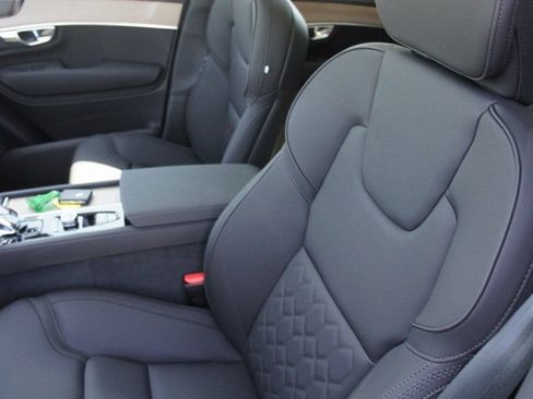 New 2026 Volvo XC90 B6 Plus w/ Protection Package Premier AWD/4WD image 19