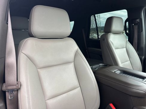 Used 2022 Chevrolet Tahoe LT w/ Luxury Package AWD/4WD image 16