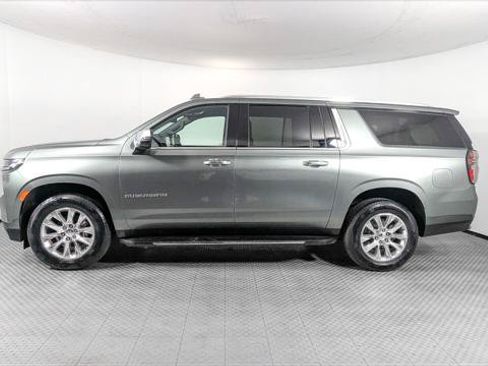 Used 2023 Chevrolet Suburban Premier AWD/4WD image 3