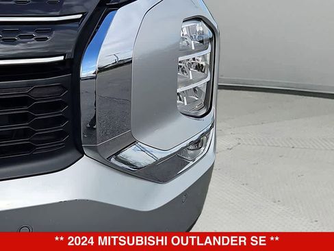 Used 2024 Mitsubishi Outlander SE FWD image 11