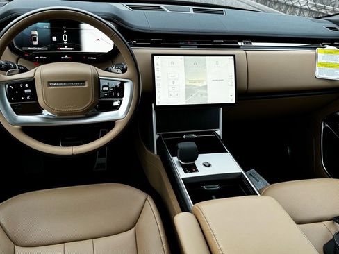 New 2025 Land Rover Range Rover Long Wheelbase SE image 16