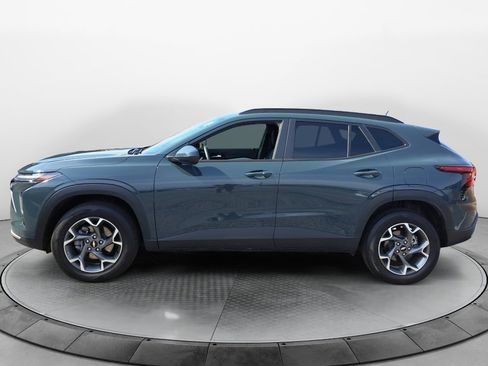 Used 2025 Chevrolet Trax LT w/ Driver Confidence Package FWD image 4