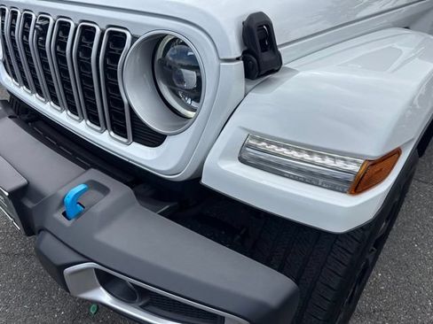 Used 2024 Jeep Wrangler Unlimited Sahara w/ Technology Group AWD/4WD image 31