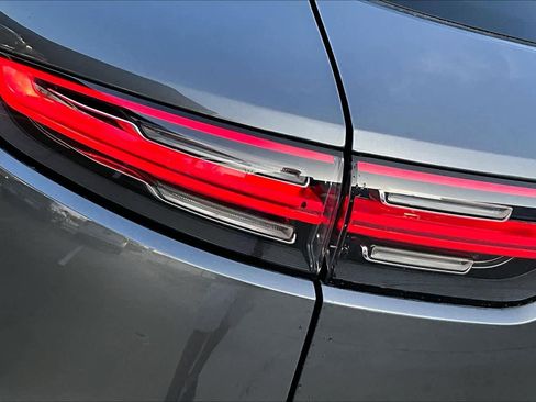 Used 2020 Porsche Cayenne image 30