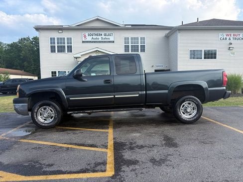 Used 2004 Chevrolet Silverado 2500 LS w/ Snow Plow Prep Package AWD/4WD image 1