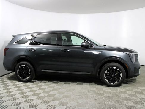 Used 2024 Kia Sorento S image 37