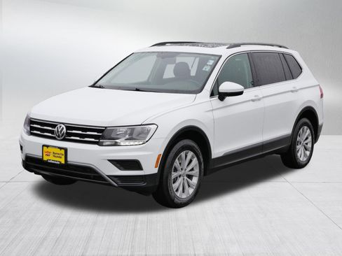 Used 2018 Volkswagen Tiguan SE w/ Panoramic Sunroof Package image 3