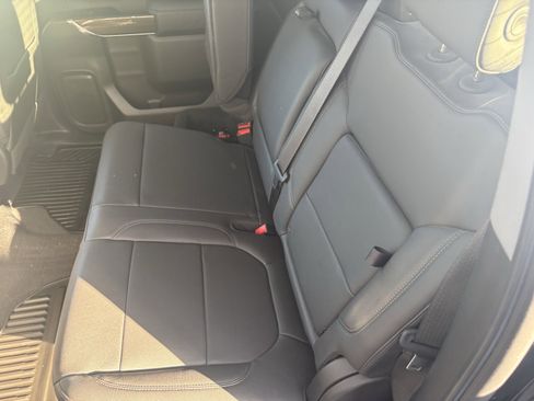 Used 2022 Chevrolet Silverado 1500 LT Trail Boss w/ Convenience Package II image 8