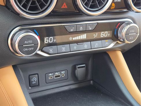 Used 2025 Nissan Sentra SV w/ SV Premium Package FWD image 28