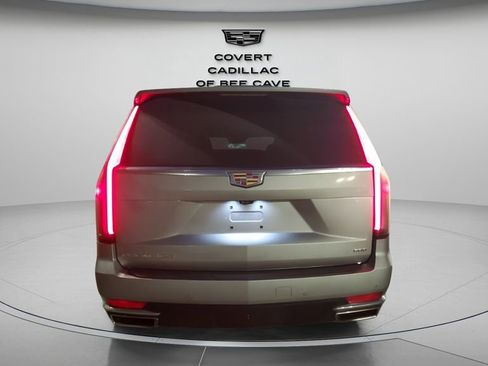Certified 2023 Cadillac Escalade Premium Luxury image 8