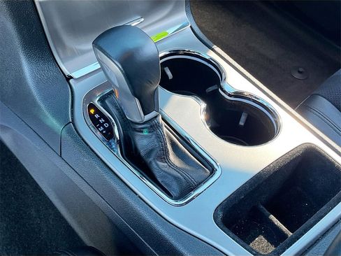 Certified 2022 Jeep Grand Cherokee Laredo X image 17