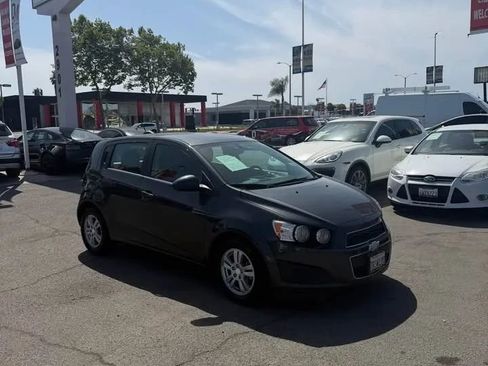 Used 2016 Chevrolet Sonic LT image 3