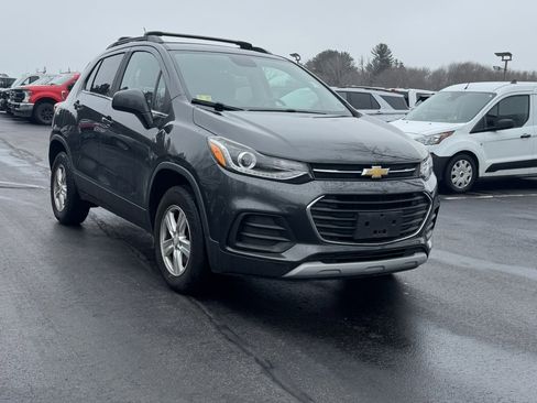 Used 2017 Chevrolet Trax LT AWD/4WD image 1
