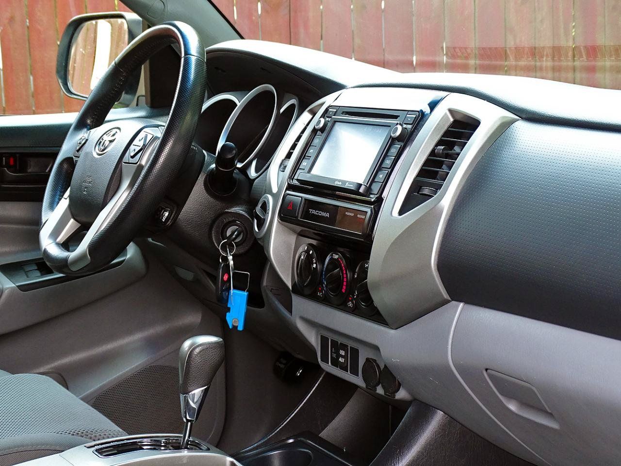 Used 2015 Toyota Tacoma 4x4 Double Cab w/ TRD Off-Road Package image 40
