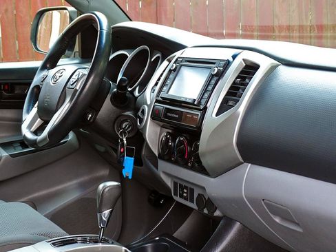 Used 2015 Toyota Tacoma 4x4 Double Cab w/ TRD Off-Road Package image 40