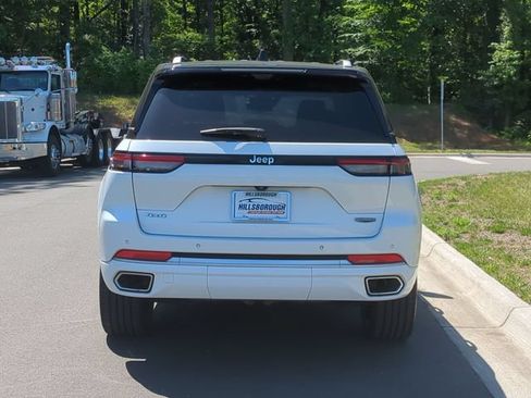 Used 2022 Jeep Grand Cherokee Summit AWD/4WD image 12