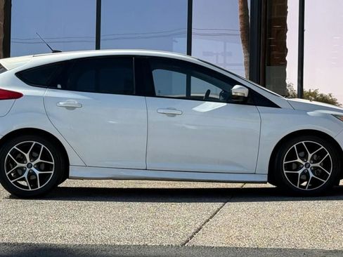 Used 2015 Ford Focus SE w/ SE Sport Package FWD image 15