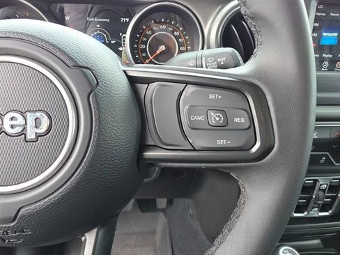 Used 2023 Jeep Gladiator Sport AWD/4WD image 29