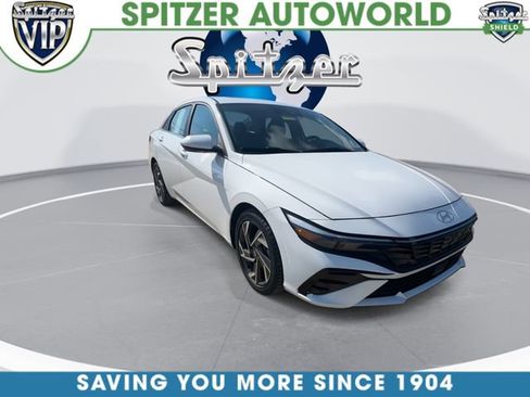 Used 2024 Hyundai Elantra SEL w/ Convenience Package image 2