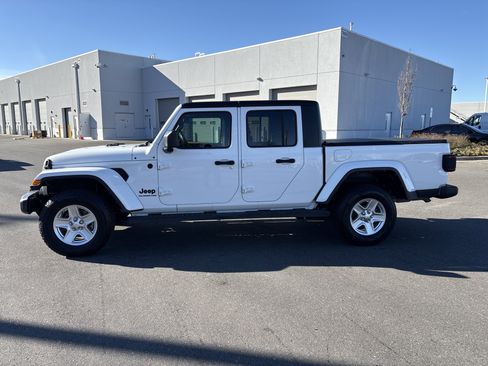 Certified 2022 Jeep Gladiator Sport image 6