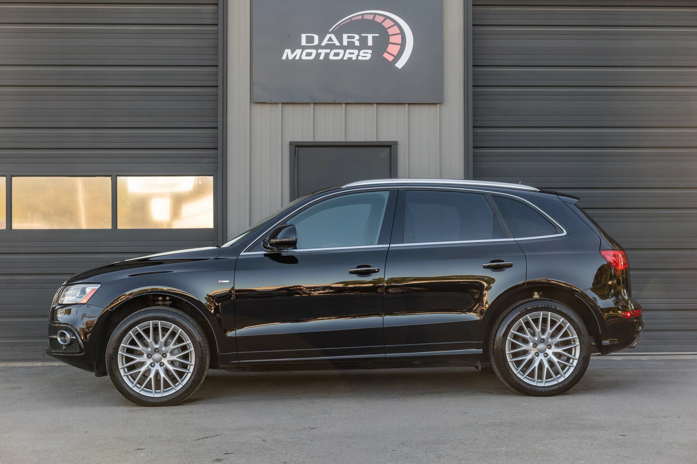 Used 2017 Audi Q5 2.0T Premium Plus w/ Technology Package AWD/4WD image 4