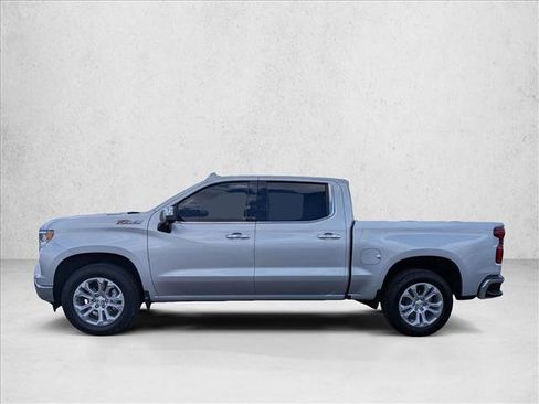Used 2022 Chevrolet Silverado 1500 LTZ w/ Z71 Off-Road Package AWD/4WD image 9