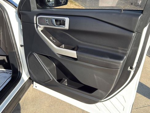 Used 2022 Ford Explorer XLT w/ Equipment Group 202A image 13