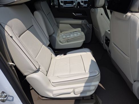 New 2026 GMC Yukon XL Denali w/ Denali Reserve Package AWD/4WD image 29