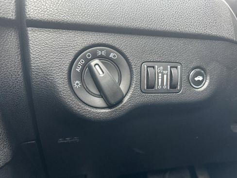 Used 2022 Dodge Charger SXT RWD image 16
