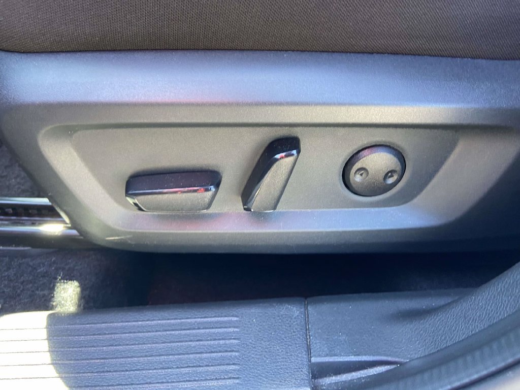 Used 2025 Nissan Rogue SV AWD/4WD image 13