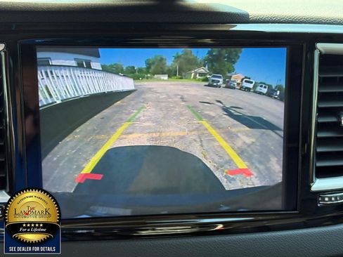 Used 2023 Chrysler Pacifica Touring-L FWD image 13