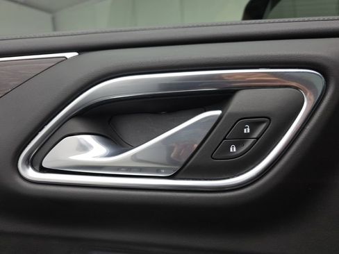 Used 2024 Chevrolet Suburban Z71 w/ Z71 Off-Road Package image 22