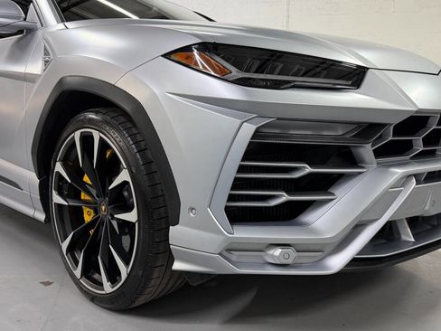 Used 2022 Lamborghini Urus AWD/4WD image 3