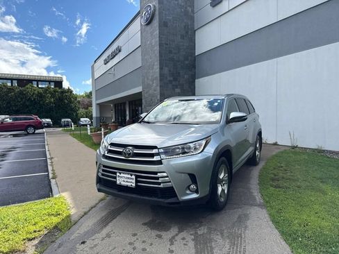 Used 2018 Toyota Highlander Limited AWD/4WD image 8