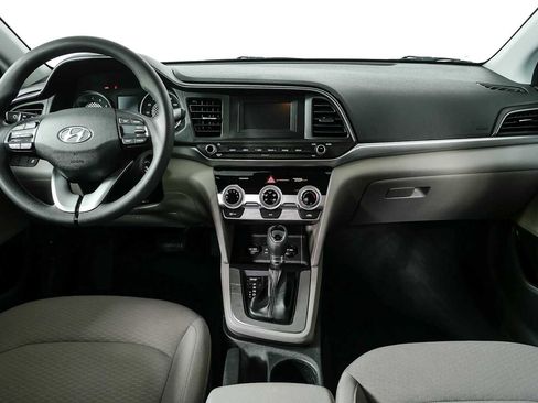 Used 2019 Hyundai Elantra SE w/ Winter Weather Package FWD image 17
