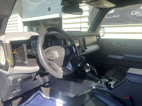Used 2022 Ford Bronco Badlands image 9