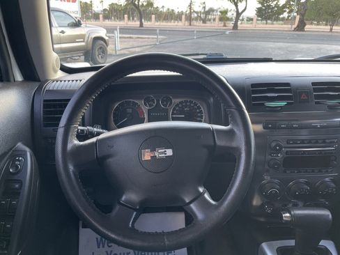 Used 2009 HUMMER H3 Luxury AWD/4WD image 17