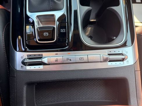 Certified 2023 Kia Carnival SX Prestige FWD image 21