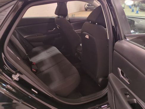 Used 2025 Hyundai Elantra Blue image 12