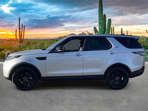 Used 2018 Land Rover Discovery SE image 6