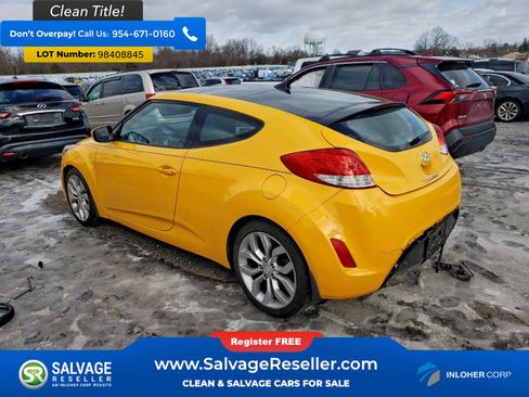Used 2013 Hyundai Veloster w/ Style Pkg image 3