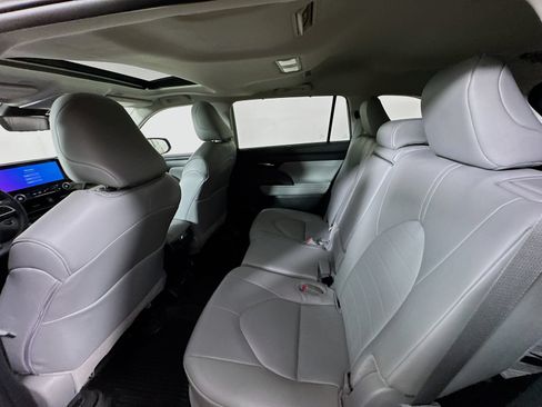Certified 2026 Toyota Highlander XLE AWD/4WD image 24