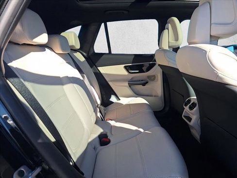 Used 2024 Mercedes-Benz GLC 300 4MATIC image 17