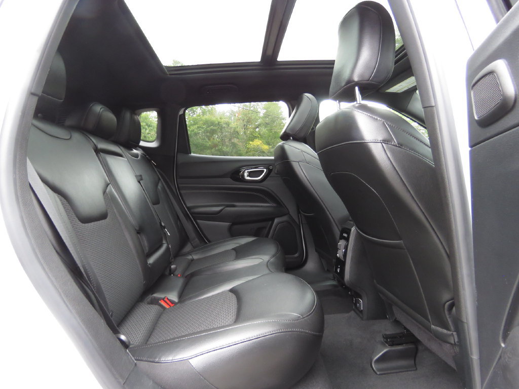 Used 2022 Jeep Compass Latitude w/ Sun and Sound Group AWD/4WD image 16