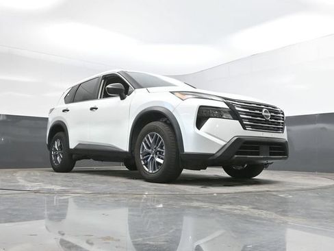 Used 2024 Nissan Rogue S AWD/4WD image 50