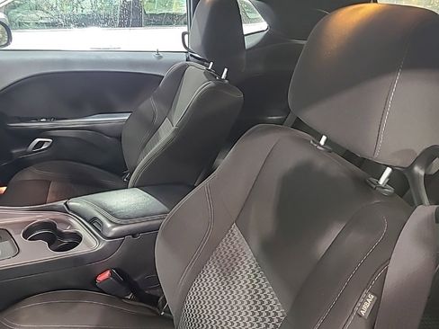 Used 2023 Dodge Challenger SXT image 6