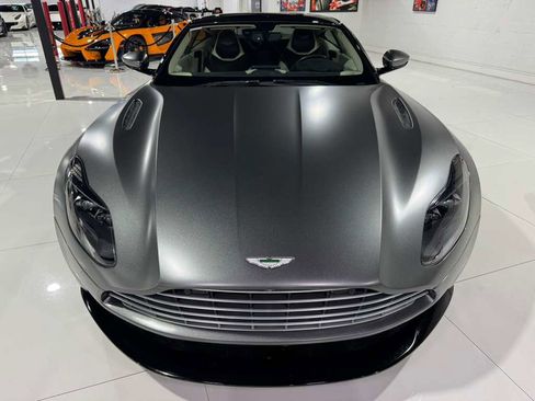 Used 2019 Aston Martin DB11 Coupe image 2