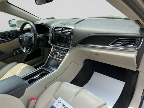 Used 2017 Lincoln Continental Premiere AWD/4WD image 10