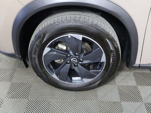 Used 2025 Nissan Rogue SV AWD/4WD image 15