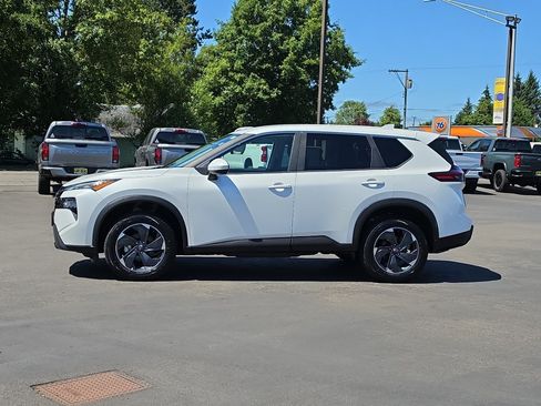 Used 2024 Nissan Rogue SV AWD/4WD image 6